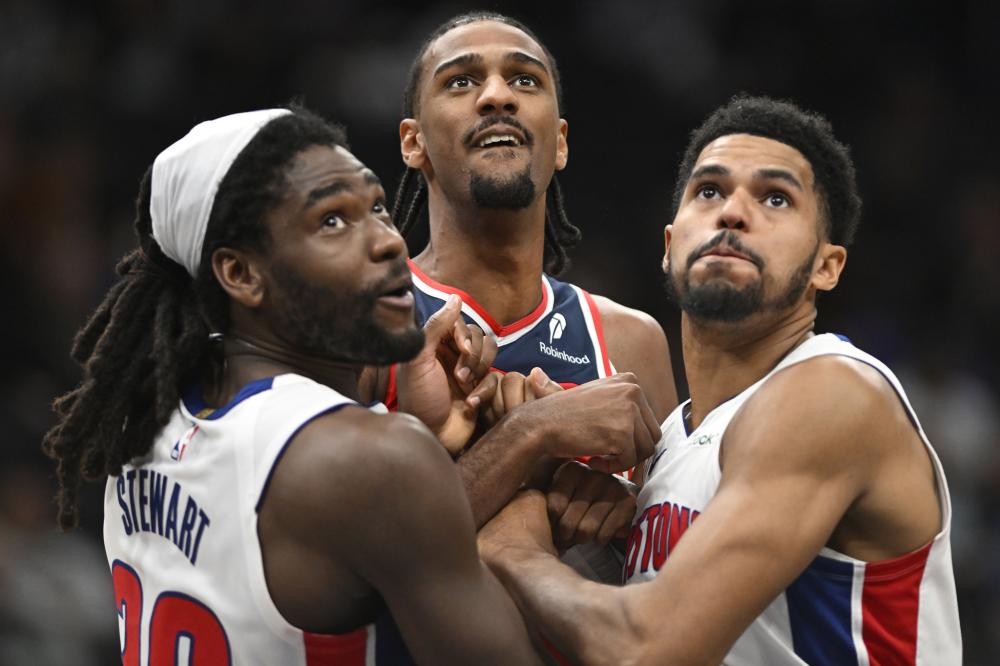 足坛并非首 足坛并非首