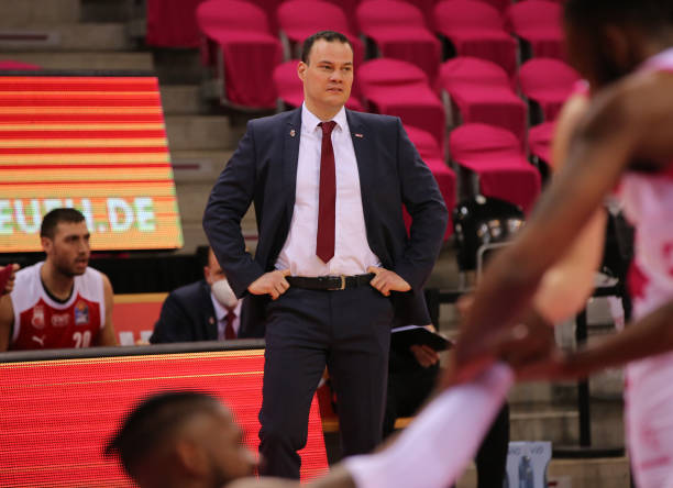 主帅阿隆索 主帅阿隆索